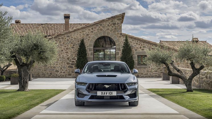 2024_FORD_MUSTANG_COUPE_02