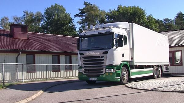 När Kungsbacka kommun samordnar sina transporter innebär det mindre tung trafik utanför förskolorna.