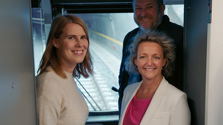 040923_Sporveien markering_fra venstre byråd for miljø og samferdsel Sirin Stav, adm.dir. Bernt Reitan Jenssen i Ruter og konsernsjef Birte Sjule i Sporveien