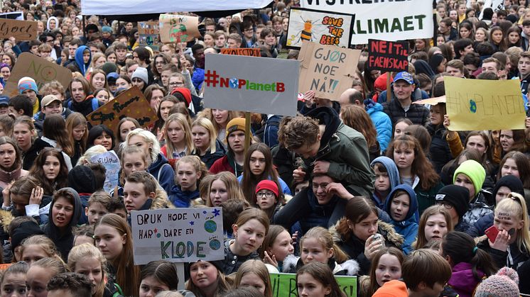 Teknisk museum samler inn materiale fra klimastreik. Her fra skolestreik Bergen FOTO: Alva Førsund/ Natur og Ungdom