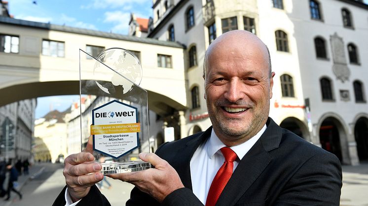 Ralf Fleischer, Vorstandsvorsitzender der Stadtsparkasse München freut sich über die Auszeichnung für die deutschlandweit beste Privatkundenberatung, die sein Haus bietet.