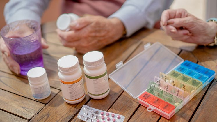 doc Schmerzgel_Neben- und Wechselwirkungen_iStock-1392685250