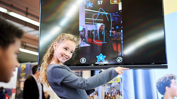 Mattel Games - SPIEL Essen 19: Digitale Kunstwerke am Mattel Games Messestand