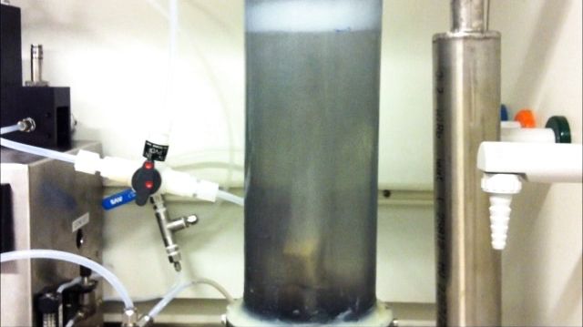Ozone removes dye from textile wastewater
