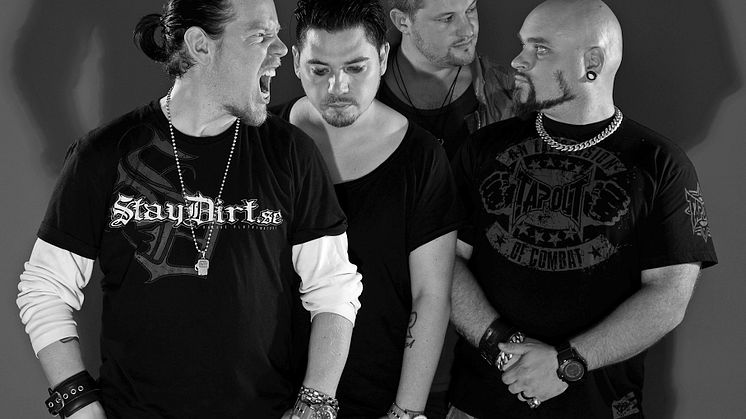 Lillasyster kommer till Heartbreak Hotel