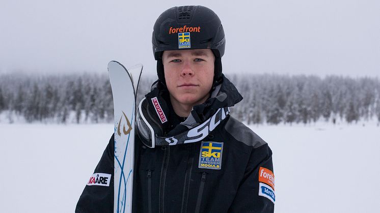 Det var under träningen inför världscupen i Tazawako som Walter hörde en smäll. Foto: Erik Danielsson, Ski Team Sweden Moguls