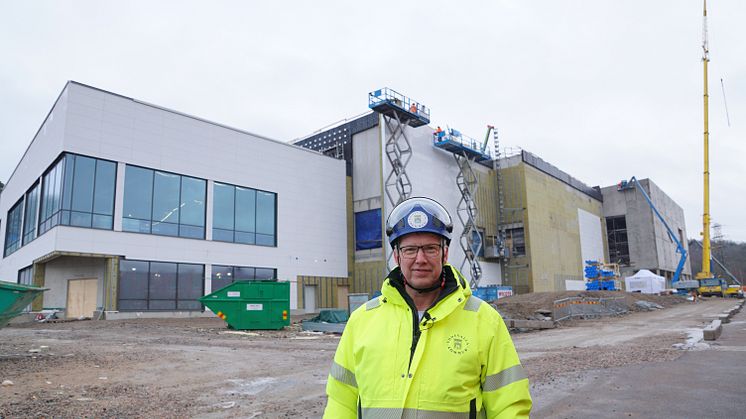 Nya Rimnersbadet tar form! Vi följer tidplan och budget för det pågående bygget, säger Anders Emilsson, projektledare i Uddevalla kommun. 