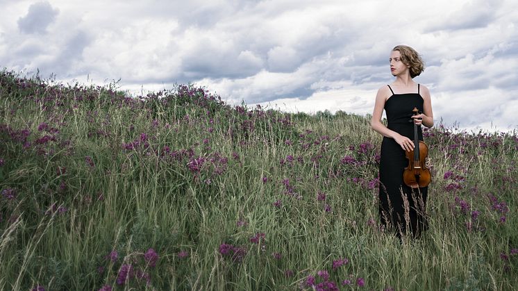 Alva-Holm-01-2020-by-Julia-Severinsen-scaled