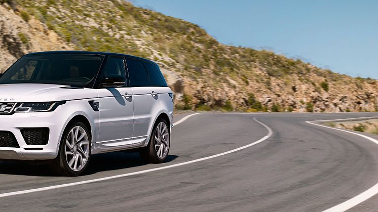 RRS_18MY_041017_PHEV_Dynamic_04