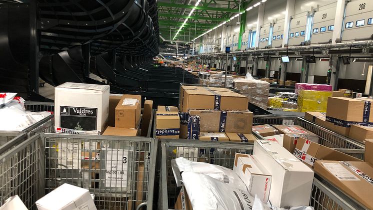 På Posten og Brings Logistikksenter Oslo sorteres rundt 200.000 pakker daglig.