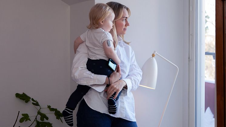 Nathalie Ringwall med sonen Vicent som insjuknade i typ 1-diabetes när han bara var 11 månader. Foto: Michael Mclain.