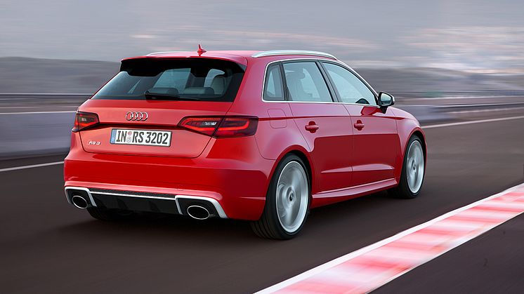 Audi RS 3 Sportback rear right side dynamic