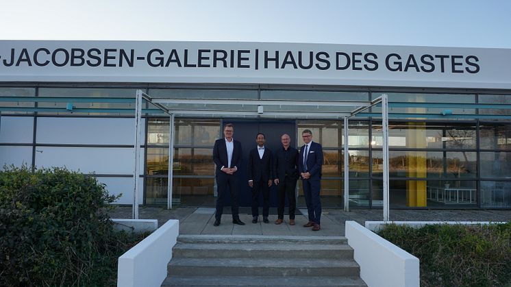 Eröffnung der Arne Jacobsen Ausstellung in Burgtiefe auf Fehmarn (v.l.n.r. Jesper Schou-Knudsen, Jan Dimog, Hendrik Bohle, Oliver Behncke © Tourismus-Service_Fehmarn_Sina_Schweyer