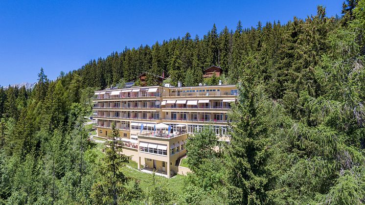 Mit Panorama-Terrasse: die Jugendherberge Crans-Montana „Bella Lui“, Wallis