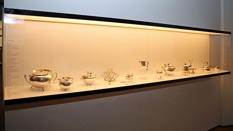 GRASSI Museum für Angewandte Kunst - Metall- und Glasobjekte von Christopher Dresser 