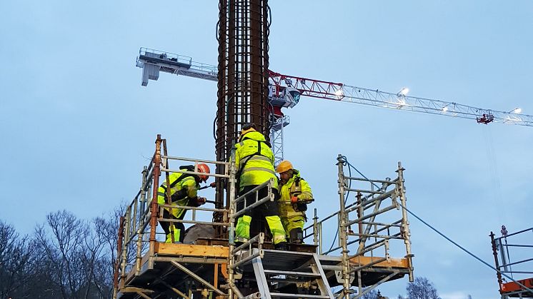 24 tøyningsmålere er montert på en av søylene som bærer den nye Seutbrua. Data er registrert siden 2018.