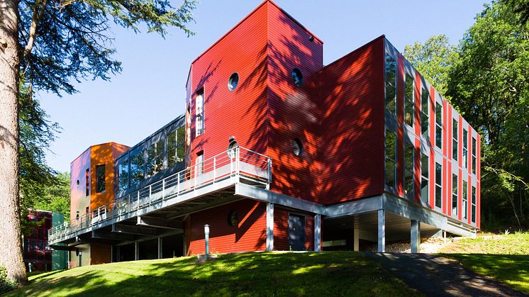 Modernes Schulgebäude