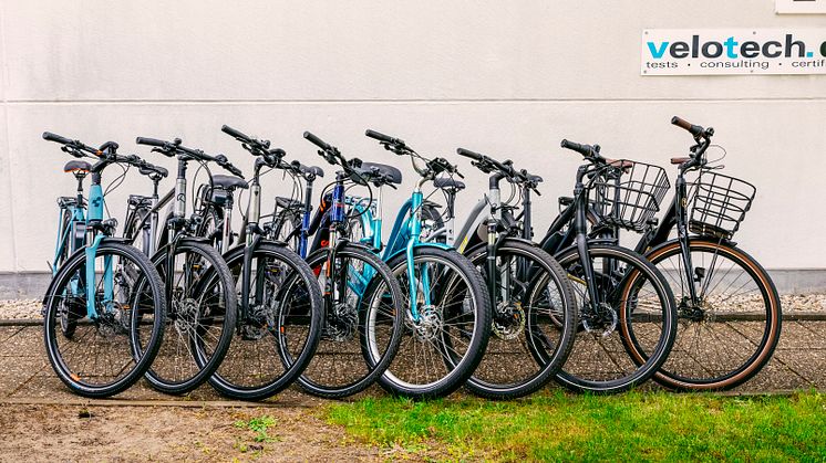 Technical laboratory test of eight city/commuter bicycles in the mid-price range