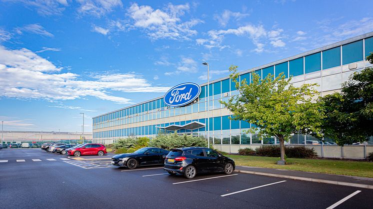 •	A sebességváltókat gyártó Halewood üzemet átalakítják, hogy itt készüljenek az elektromos hajtóművek a Ford jövőbeli európai személy- és haszongépjárműveihez