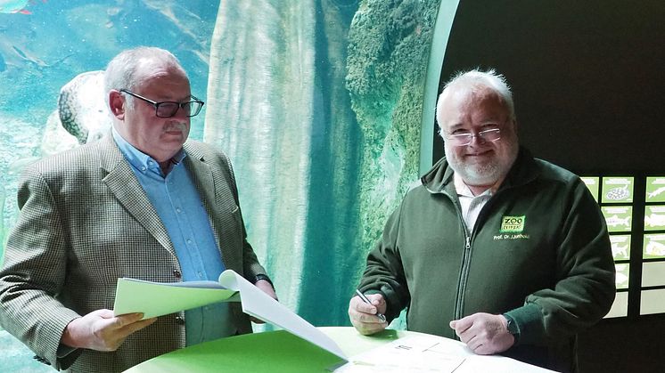 Vertragsunterzeichnung - Ur-Krostitzer bleibt dem Zoo treu