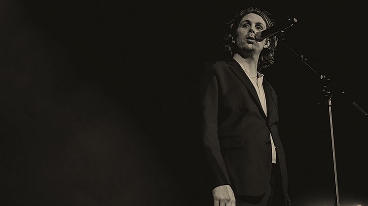 I höst tar Albin Lee Meldau sin turné "Hommage på Svenska" till Sara kulturhus.