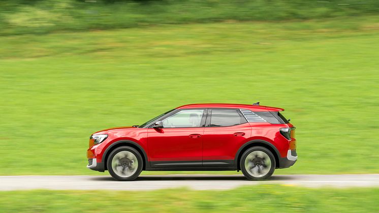FORD EXPLORER RAPID RED 2024 (2).jpg