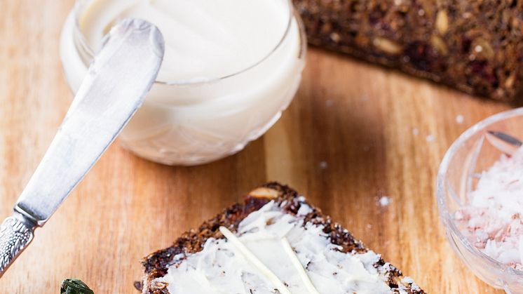 Maisha smörigt spread gjord på syrad mandelyoghurt 