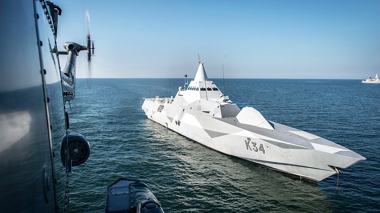 Helikopter och fartyg under övningen Northern Coasts 2016. Foto: Joel Thungren/ Försvarsmakten