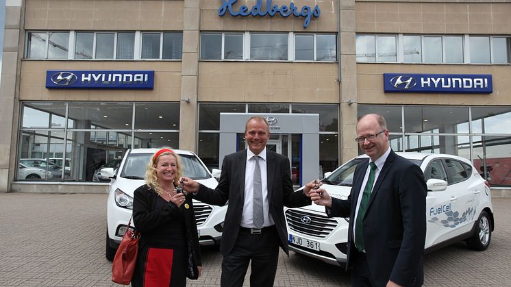 Hyundai har levererat de första bränslecellsbilarna i Sverige