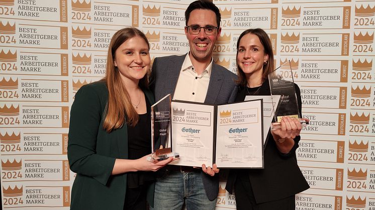 Lea Schneider (Vertriebsrecruiting), Alexander Hohaus (Employer Branding & Erstausbildung) und Verena Willems (Recruiting) freuten sich über drei Auszeichnungen bei den Employer Branding Awards 