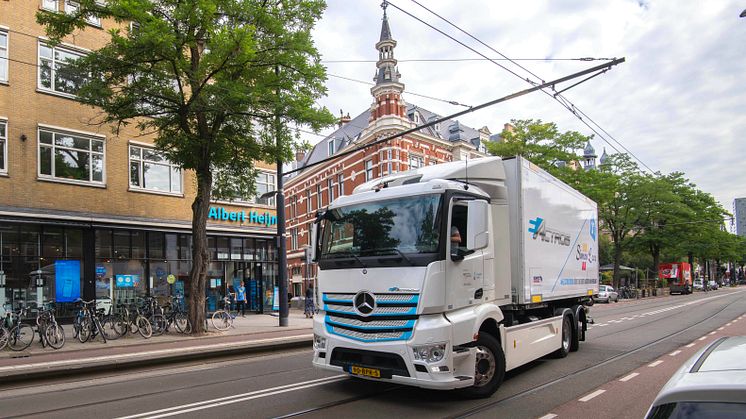 Eldrivna Mercedes-Benz eActros.