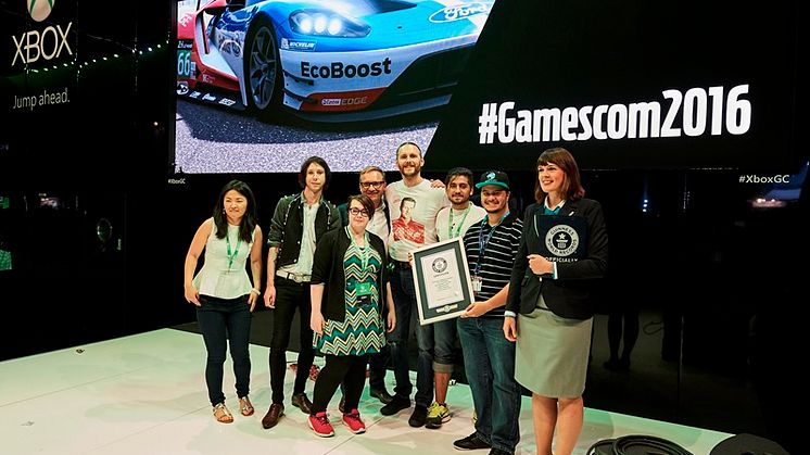 Új csúcs a GUINNESS WORLD RECORDS™ történetében: a játékosok 48 órán át versenyeztek a Forza Motorsport 6 videojáték Le Mans-i pályáján!