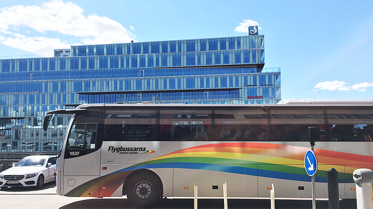 Flygbussarnas kunder är nöjda med sin resa till och från flygplatsen.