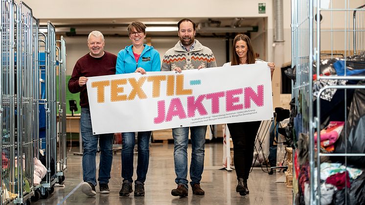 Renhållningscheferna Lars Jensen, Vänersborgs kommun, Magnus Geverts, Trollhättan Energi och Jenny Göthberg, Uddevalla Energi, här tillsammans med Susanne Eriksson Wargön Innovations projektledare (2:a från vänster). Foto:Jerry Lövberg