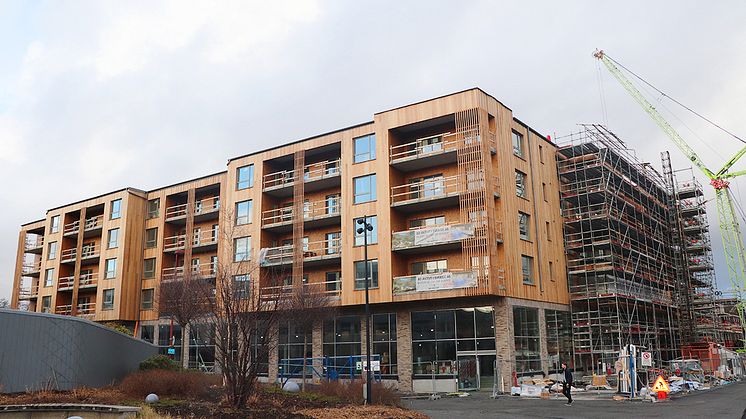 I Mölnlycke centrum står 140 bostäder klara till årsskiftet.  I Mölnlycke fabriker någon kilometer därifrån, flyttar ännu fler invånare in. Bild: Härryda kommun