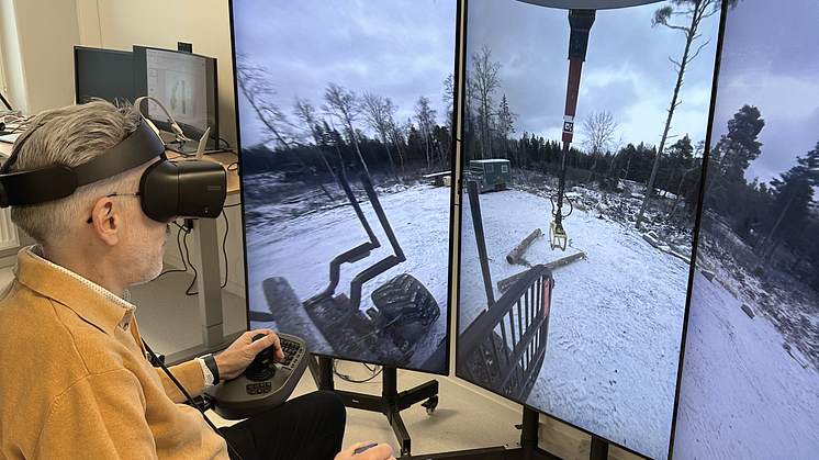 Skogsmaskinen styrs via 5G från kontoret
