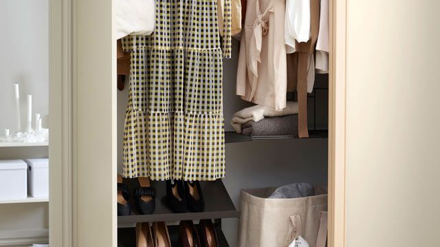 Elfa_Clothing_Interior_Click_in_system_Classic_Slidingdoor_Estetic_2021_02_2_640x853