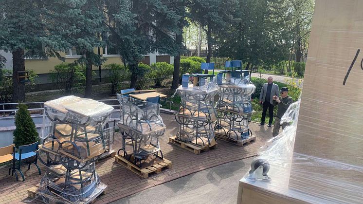 ACE Logistics_Dachser Finland_Unloading aid cargo_Bucha_Ukraine (4)