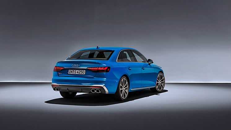Audi S4 Limousine (turboblå)