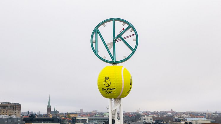 Tennisfeber när Stockholm Open intar stan. NK- klockan får unikt sällskap – av en tennisboll