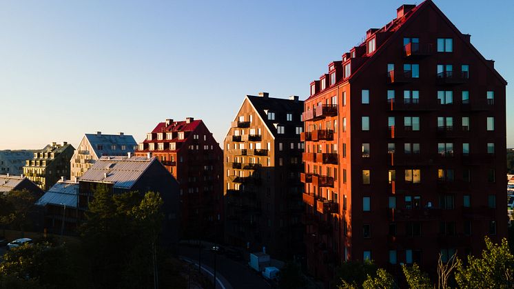 Fastigheten Byamannen 2 är en hyresfastighet med 246 lägenheter och kommersiella lokaler inom projektet som ägs av Titania och finansieras via lån från Swedbank.