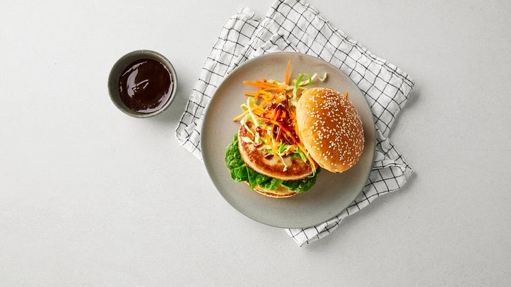 Godfisk Fishburger with pickled vegetables