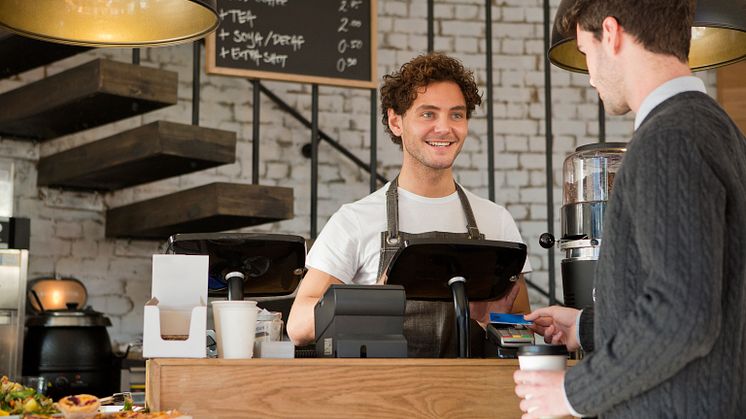 Kontaktloses Bezahlen mit Visa und V PAY - im Café