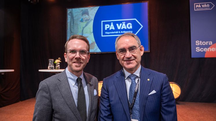 Underhållsskulden för de svenska vägarna ska nu arbetas bort konstaterade infrastrukturminister Andreas Carlson (KD) och Trafikverkets generaldirektör Roberto Maiorana när de inledde mässan På Väg i dag. Bild: Lars-Olof Tandberg