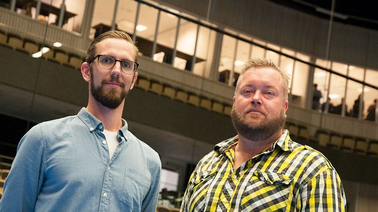 Eventkoordinator Martin Blomberg och evenemangschef Daniel Claeson på Partille arena. Bild: Partille kommun. 