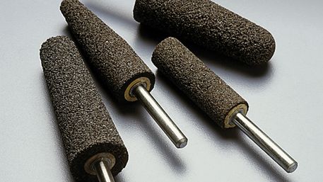 Uusi bakeliittinen karalaikka tehokkaampaan purseenpoistoon