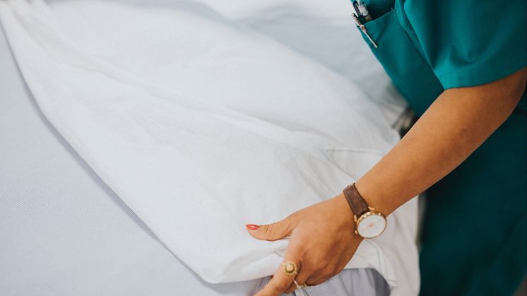 The objective is to create a new material made from recycled textiles to replace fossil-based materials in disposable products such as bed sheets, gowns, covers and wipes, widely used in healthcare industry today.