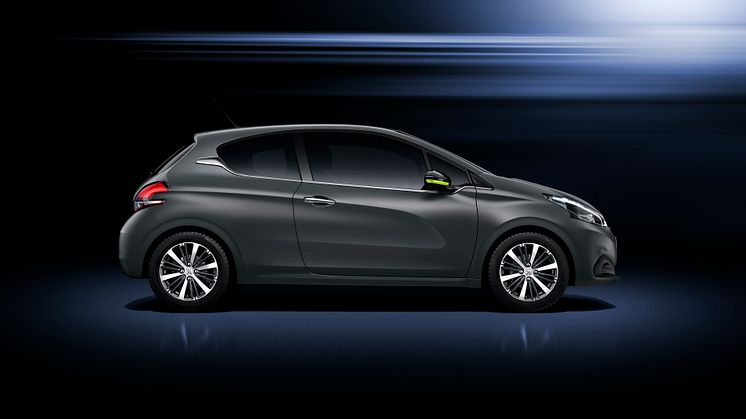 Ny Peugeot 208 klædt i haute couture lak