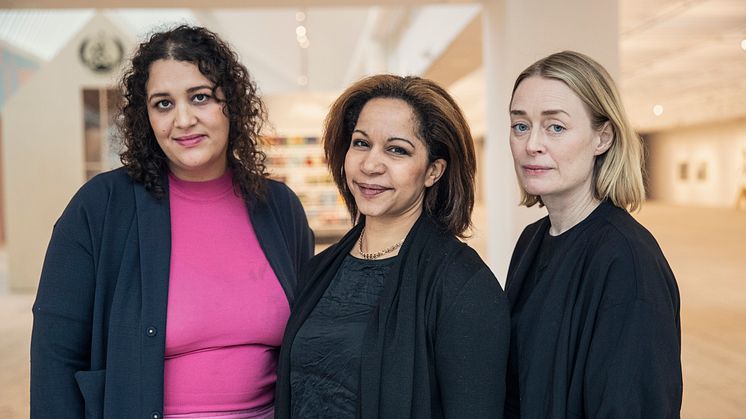 Författaren Felicia Mulinari (t.v.), tonsättaren Tebogo Monnakgotla och regissören Saga Gärde. Foto: Emmalisa Pauly
