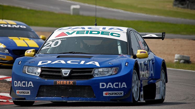 Formstark Andersson drar norrut med Dacia Dealer Team 